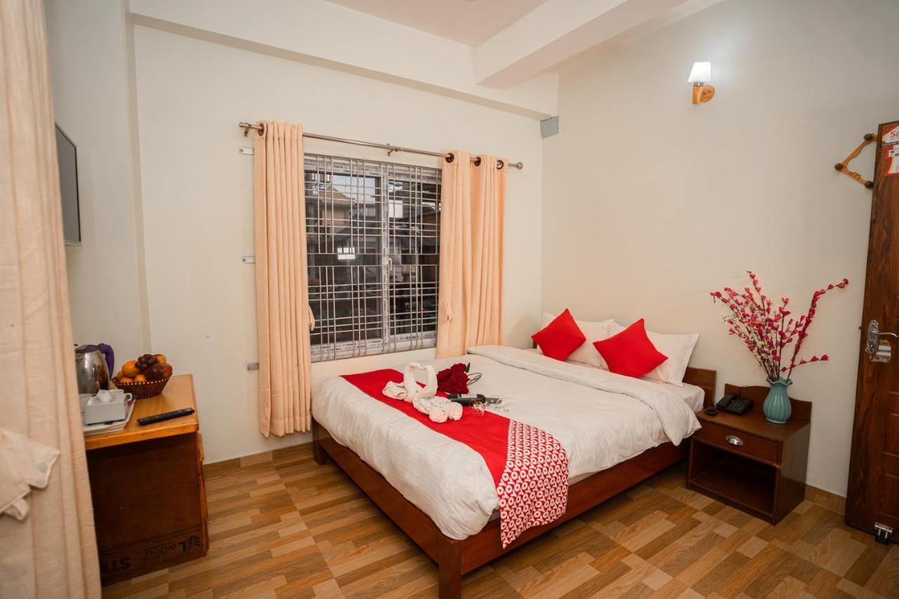 Hotel Dela Mount Похара Екстериор снимка