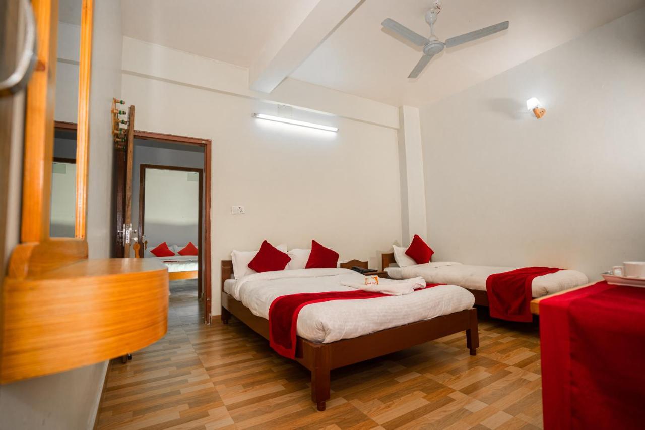 Hotel Dela Mount Похара Екстериор снимка