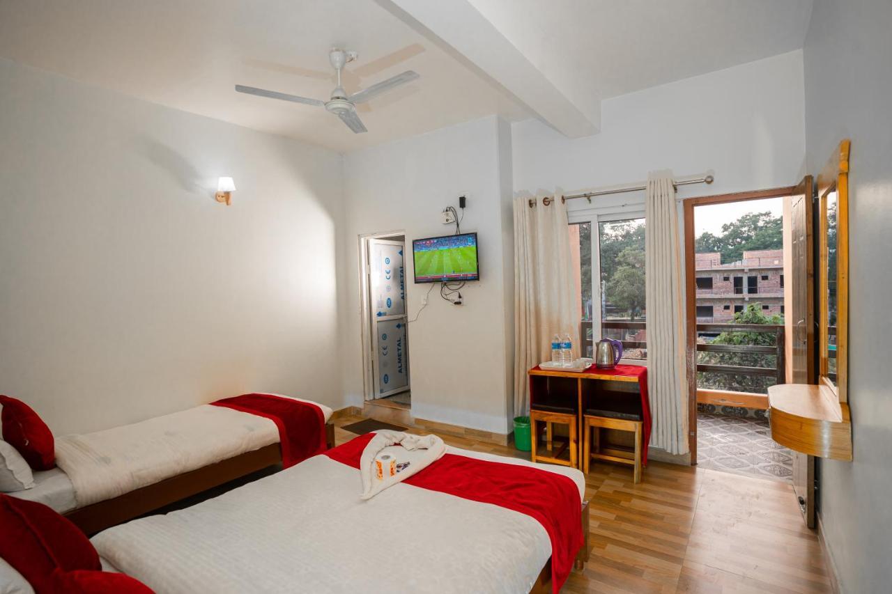 Hotel Dela Mount Похара Екстериор снимка