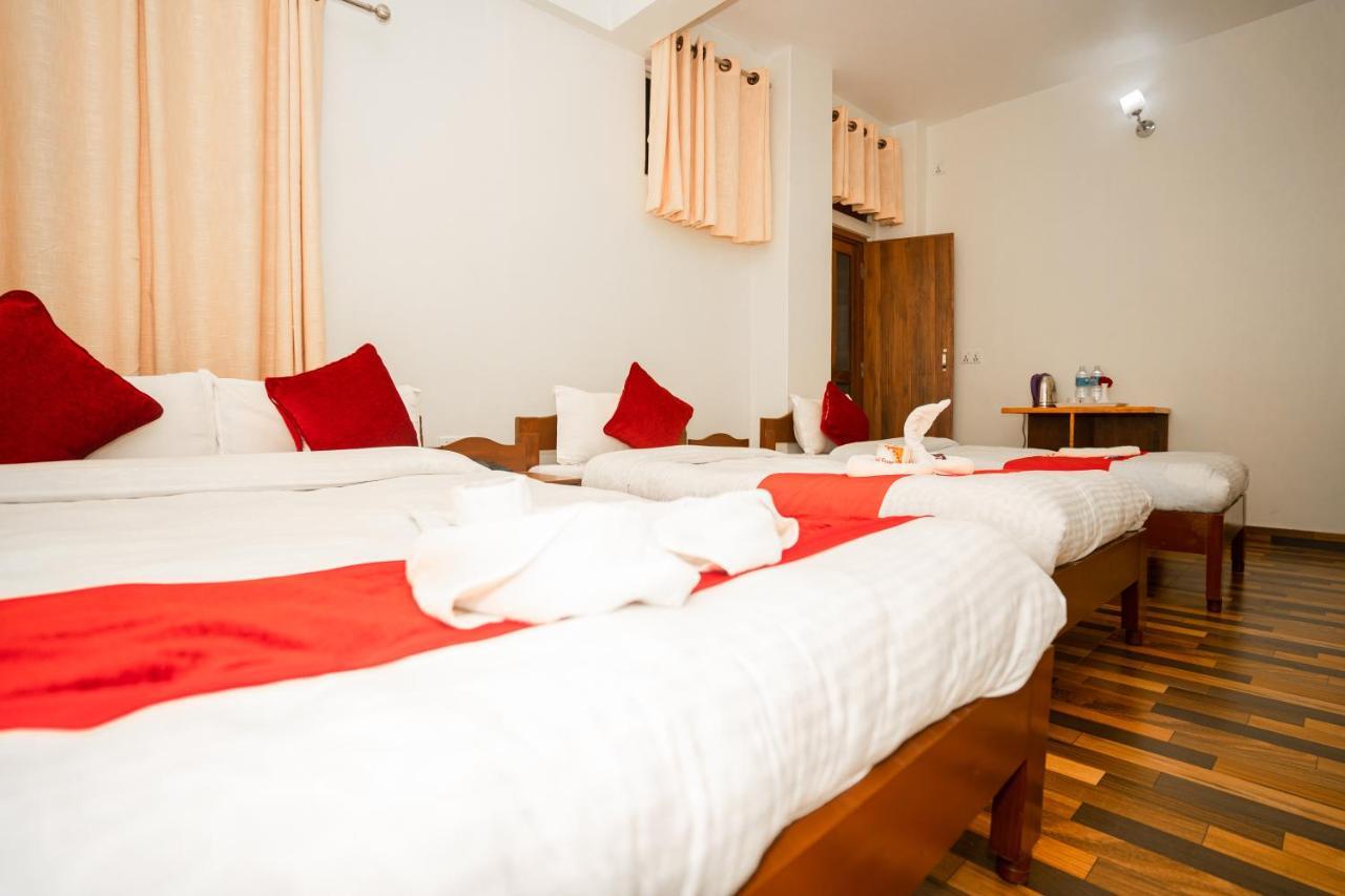 Hotel Dela Mount Похара Екстериор снимка