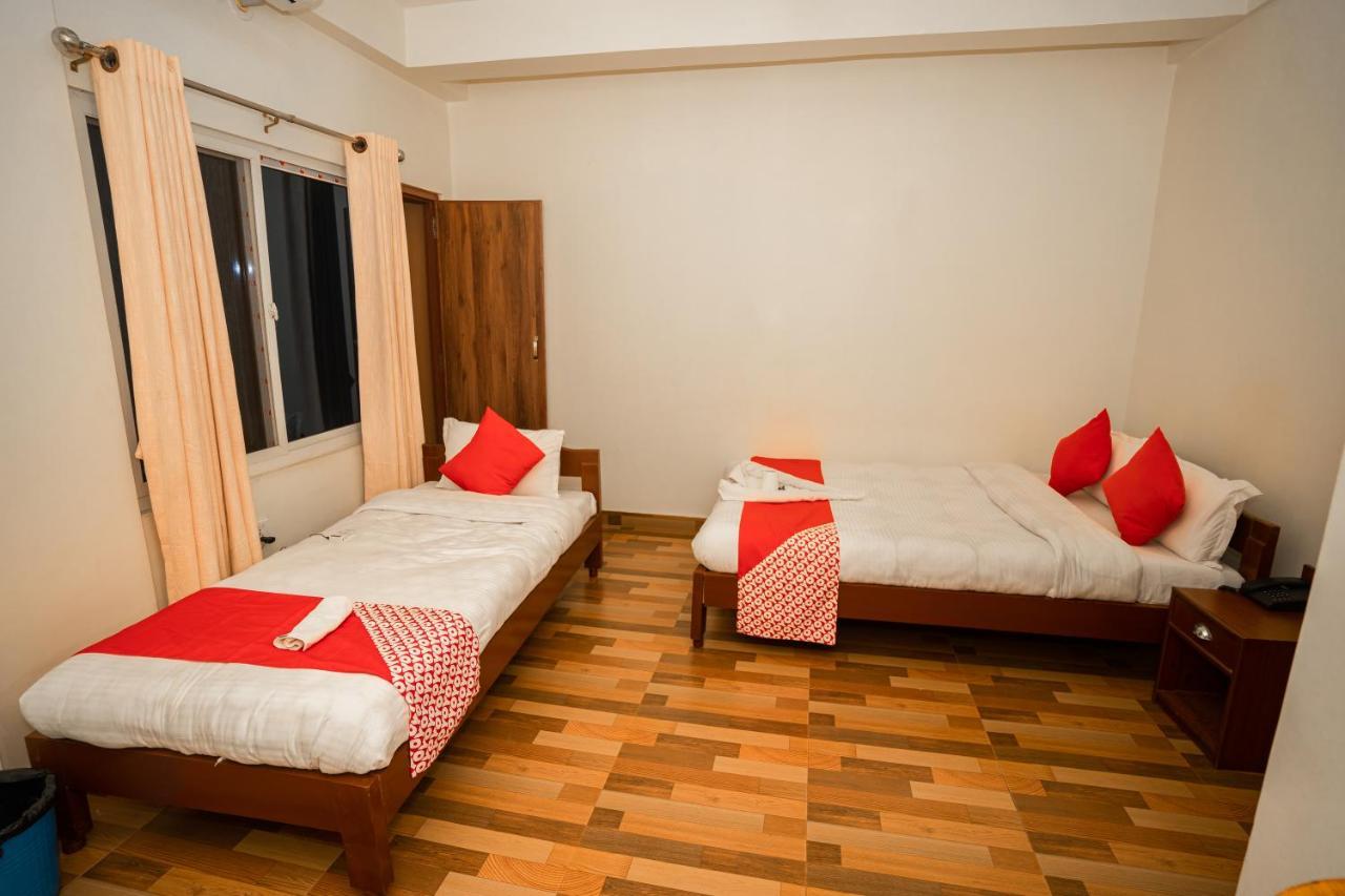 Hotel Dela Mount Похара Екстериор снимка