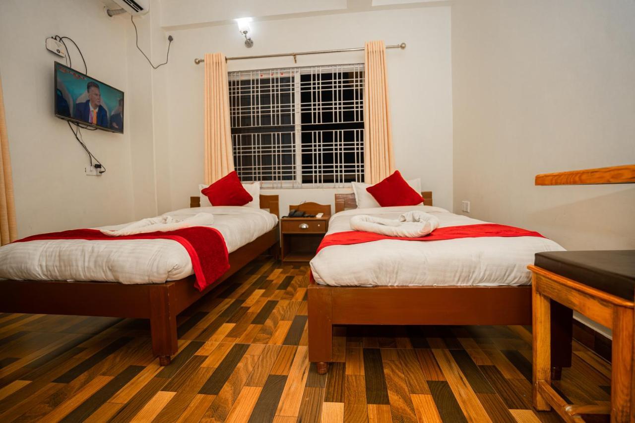 Hotel Dela Mount Похара Екстериор снимка