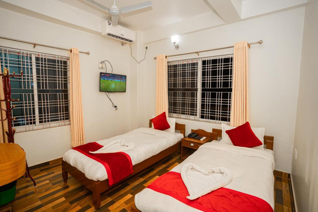Hotel Dela Mount Похара Екстериор снимка