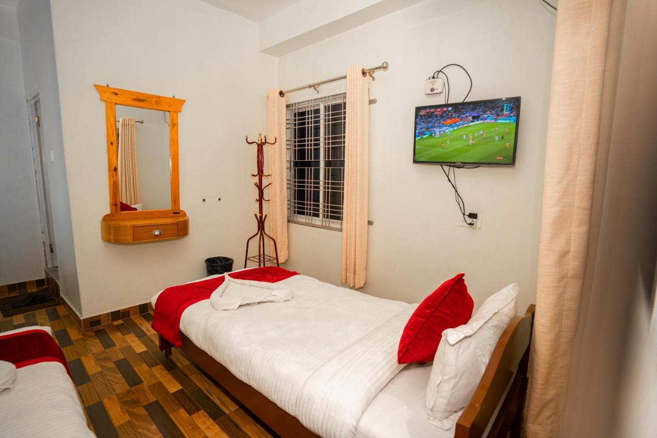 Hotel Dela Mount Похара Екстериор снимка