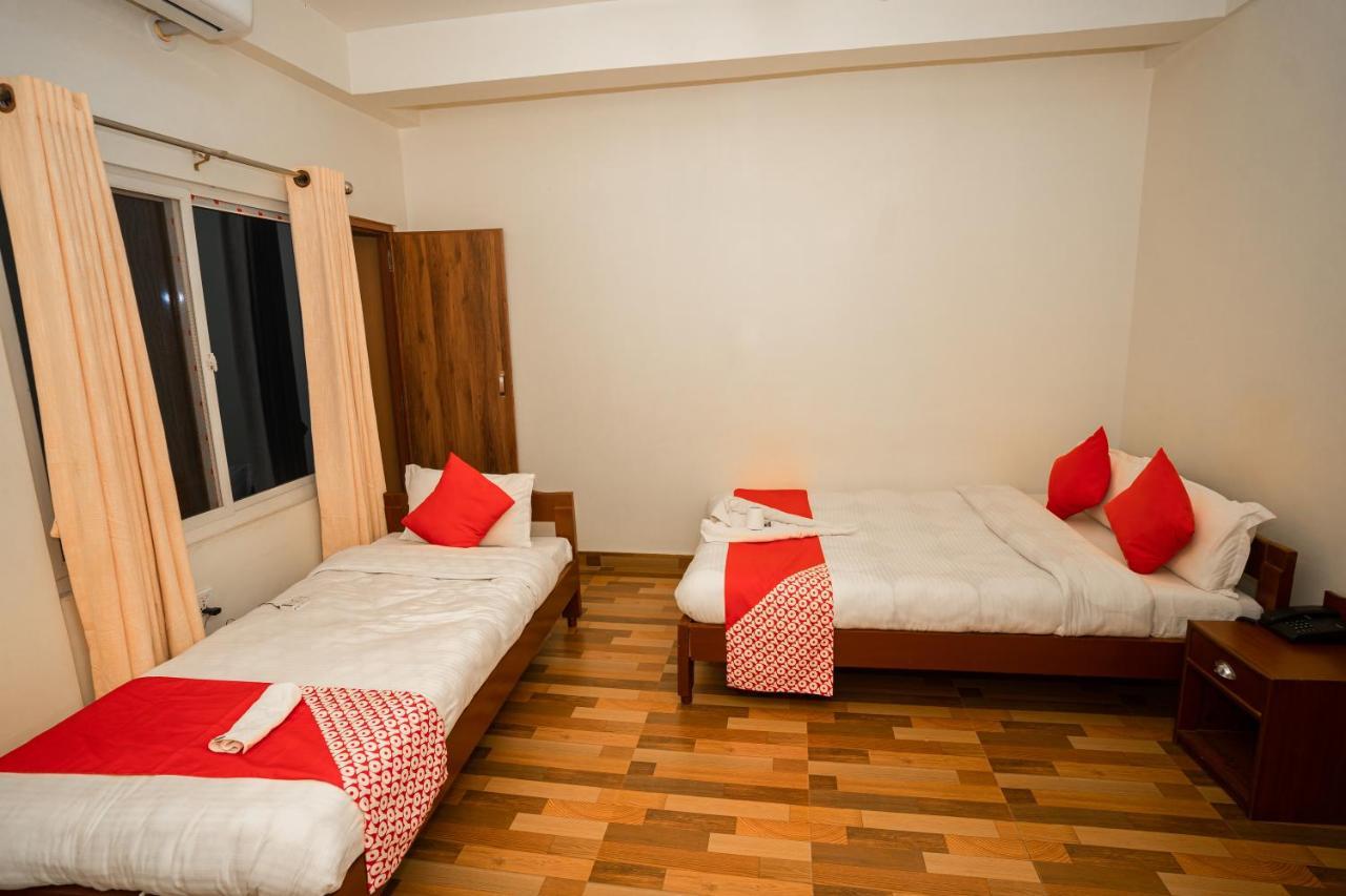 Hotel Dela Mount Похара Екстериор снимка