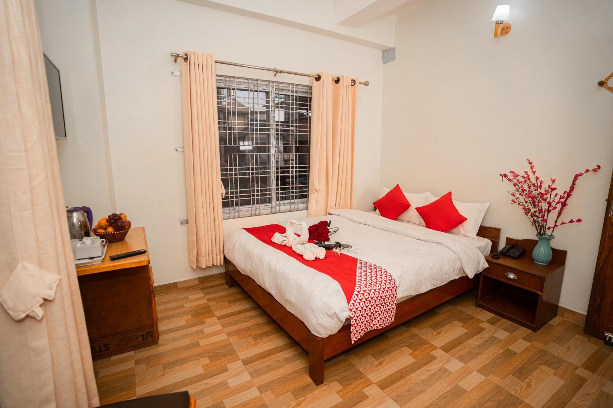 Hotel Dela Mount Похара Екстериор снимка
